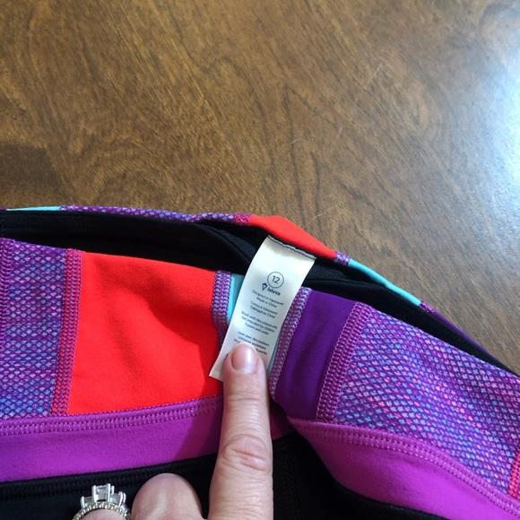 Ivivva girls 12 yoga pants. Great condition - Picture 3 of 3